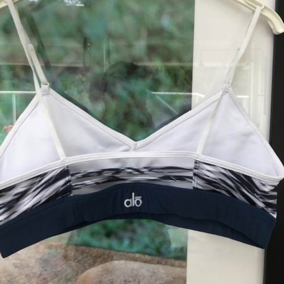 ALO Yoga Bra top - Picture 2 of 3